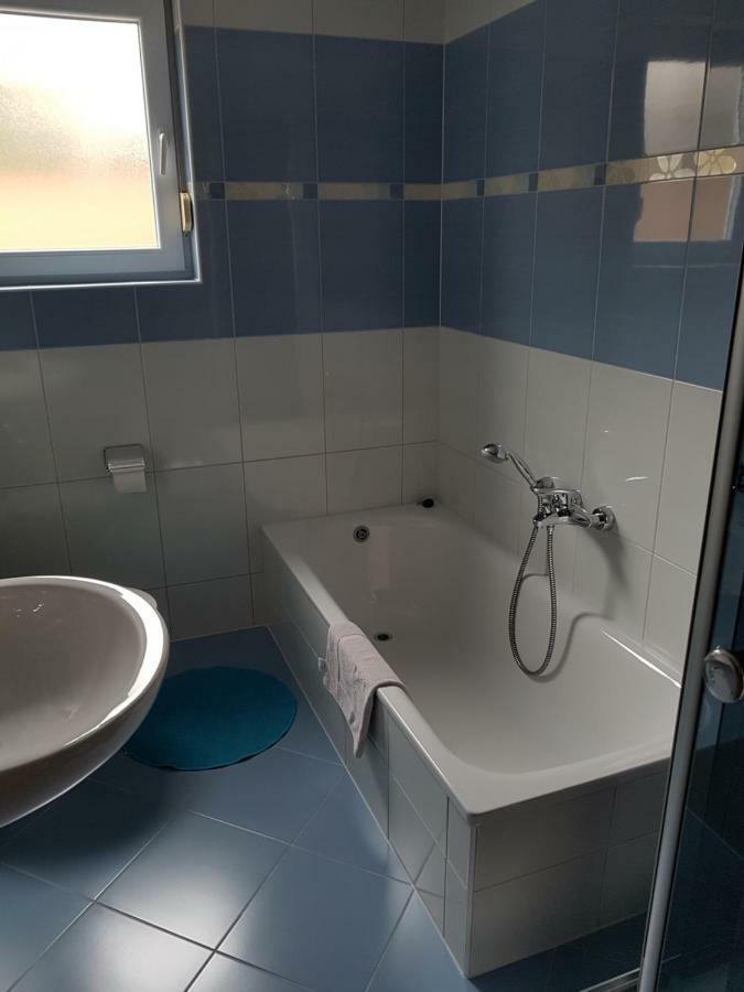 אטנהיים Ferienwohnung Katharina מראה חיצוני תמונה